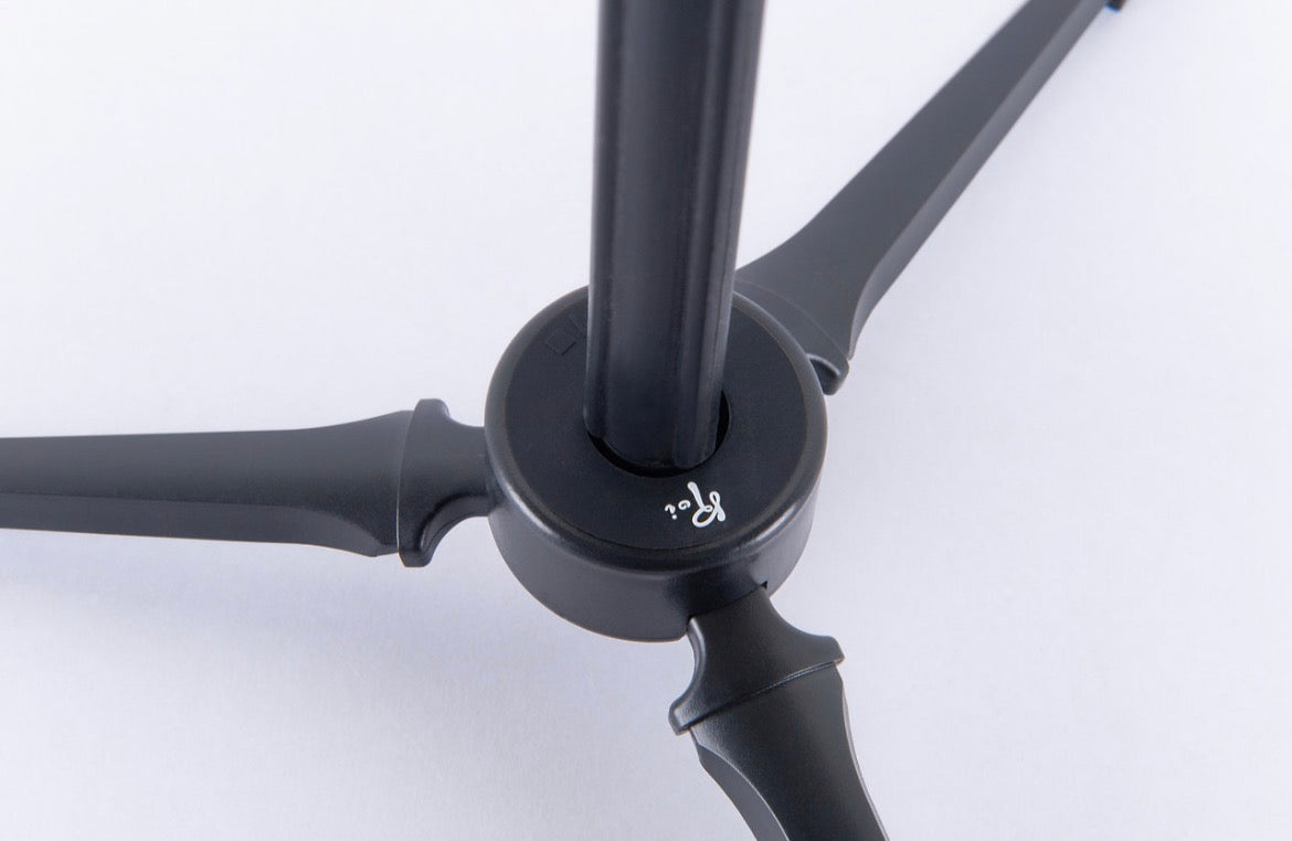 Roi- foldable stand